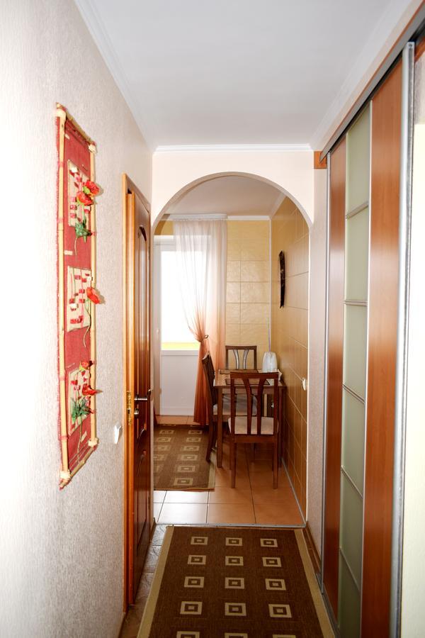 Apartment On Krushelnitskoy 73 리우네 외부 사진