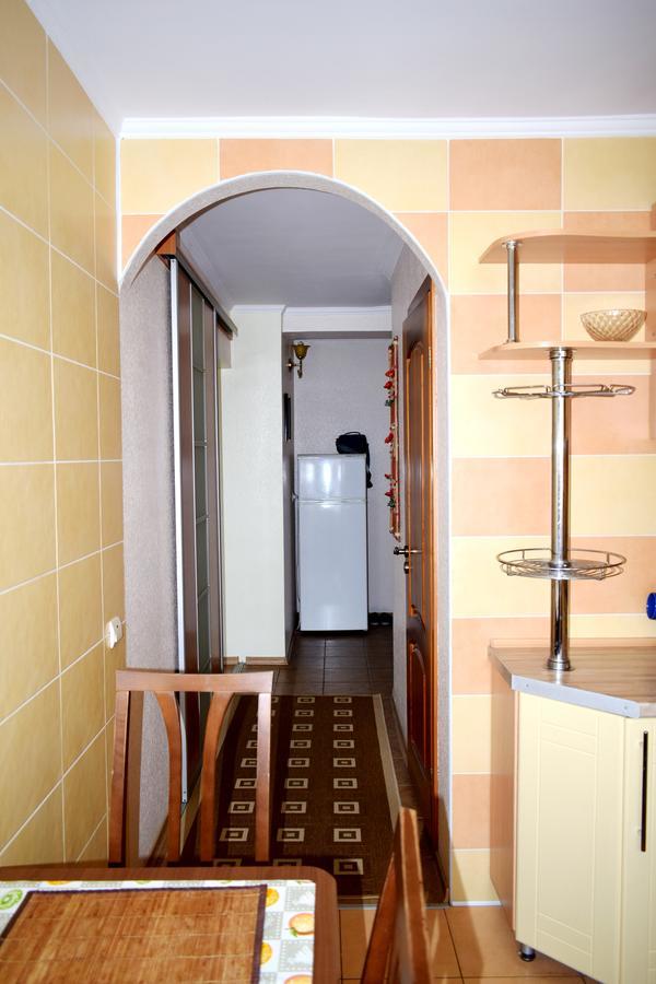 Apartment On Krushelnitskoy 73 리우네 외부 사진